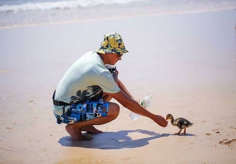 بوريا گۋليالا س حوزيايەۆامي پو پلياجۋ. فوتو: ليچنىي ارحيۆ. 