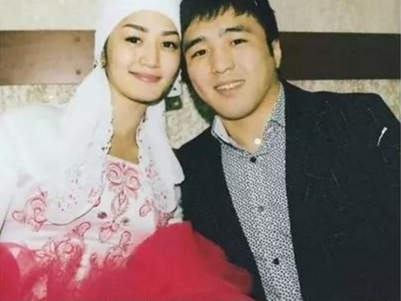 елдостын алгашкы отбасы