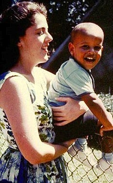 Барак анасы Энн Данэммен бірге. 