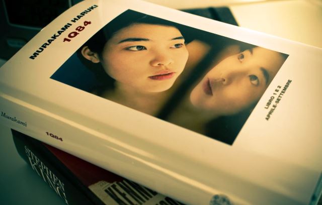 1Q84.-Tyisyacha-Nevestsot-Vosemdesyat-CHetyire.-Kniga-1.-Aprel-iyun-retsenziya