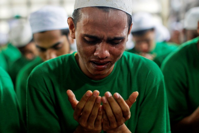 Aqparat quraldary arqyly dintanýshylar, ıslamnyń tarıhyn, ózegin, qaǵıdattaryn jaqsy biletin mamandar, gýmanıs ǵalymdar tize qosyp, bul órttiń túpki shyǵý tegin halyqqa túsindirgenderi jón. 